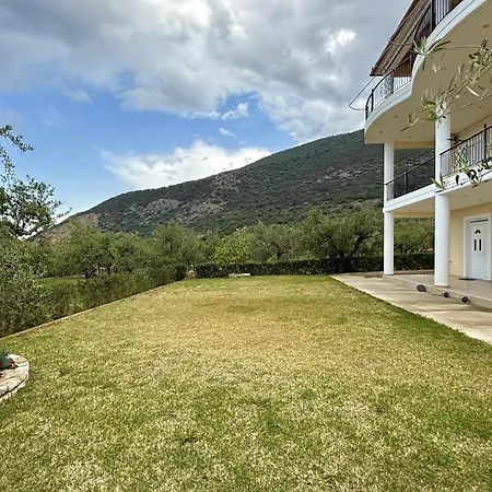 Village Heaven Apartment Kyparissia